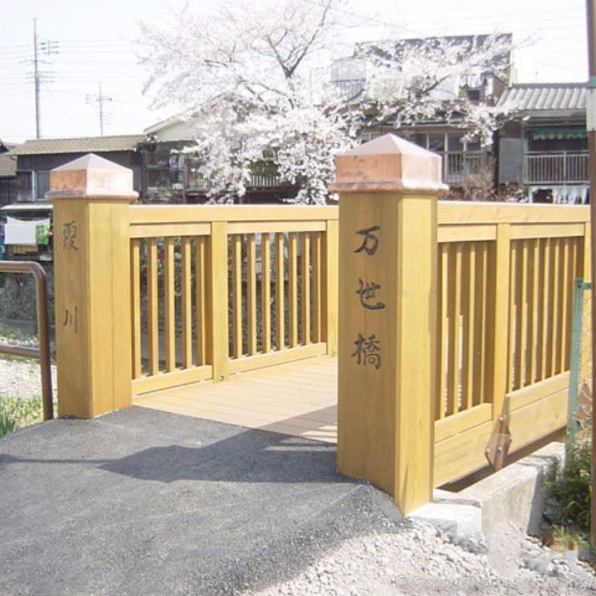 木のベランダ